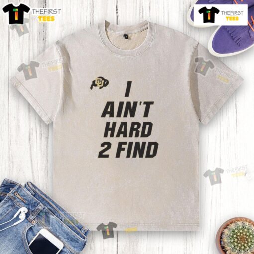 Nice Deion Sanders 'I Ain't Hard 2 Find' washed t-shirt featuring a stylish design for sports fans and fashion enthusiasts.