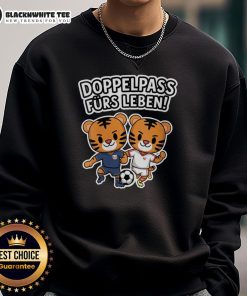 Nice Doppelpass fr's Leben Tigers Football Sweatshirt in vibrant colors, perfect for fans and cozy wear.