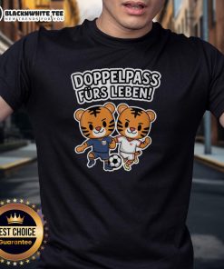 Nice Doppelpass Furs Leben Tigers Football T-Shirt featuring a vibrant design and bold team colors for passionate fans.