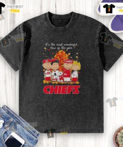 Nice Snoopy and Friends x Kansas City Chiefs autumn washed t-shirt celebrating the most wonderful time of the year.