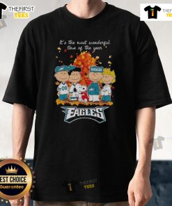 Alt Text: Nice Snoopy and Friends X Philadelphia Eagles T-shirt celebrating autumn with festive design for football fans.