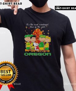 Nice The Peanuts Character Oregon Ducks It'S The Most Wonderful Time Of The Year T-Shirt