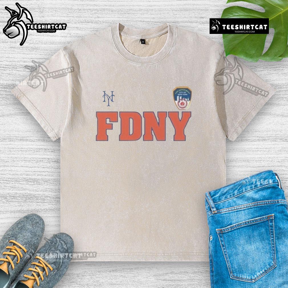 Official 2025 New York Mets Fdny 9 11 Washed T Shirt Alt Text: Official 2025 New York Mets FDNY 9/11 Washed T-Shirt featuring a tribute design honoring first responders and the Mets.