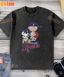 Alt Text: Official 2025 Peanuts Snoopy x Charlie Brown Detroit Tigers washed t-shirt featuring iconic characters and team logo.