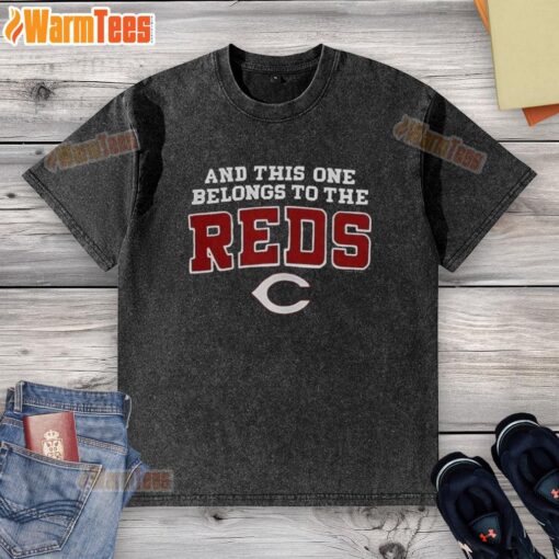 Cincinnati Reds washed t-shirt featuring team logo, perfect for casual wear and showing team spirit.