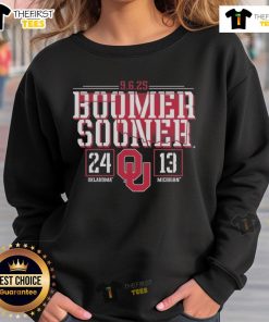 Official Oklahoma Sooners beat Michigan Wolverines 2025 score sweatshirt showcasing team pride and sports victory.