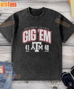 Alt Text: Official Texas A&M Aggies vs Notre Dame Fighting Irish 2025 score washed t-shirt, featuring team logos and game details.