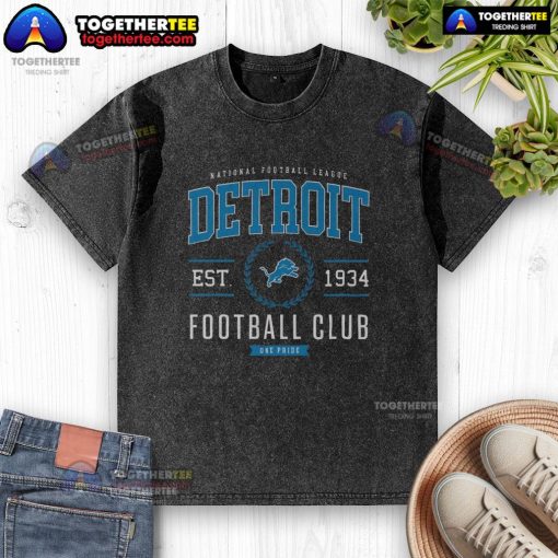 Premium Detroit Lions Football Club washed t-shirt in blue, featuring the team's logo and soft, comfortable fabric.