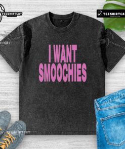 Premium I Want Smoochies washed t-shirt in soft cotton fabric, featuring a playful graphic design for casual wear.