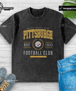 Premium Pittsburgh Steelers Football Club washed t-shirt in black featuring the team's logo and vintage style.