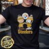 Premium Snoopy and Charlie Brown Pittsburgh Steelers football skyline T-shirt featuring iconic characters and team colors.