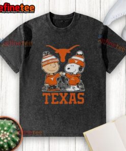 Alt Text: Premium Snoopy and Charlie Brown Texas Longhorns football skyline washed t-shirt featuring vibrant graphics.