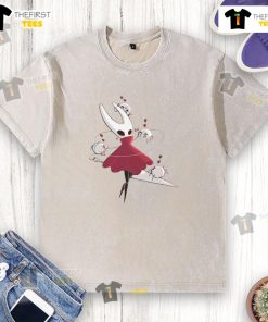 Pretty Hollow Knight Hornet washed t-shirt showcasing vibrant design and soft fabric, perfect for fans of the game.