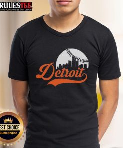 Top Detroit Tigers baseball skyline t-shirt featuring iconic city skyline and team logo in vibrant colors.