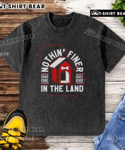 Top Georgia Bulldogs 'Nothin Finer In The Land' washed t-shirt in red, perfect for fans and game day. Show your team spirit!