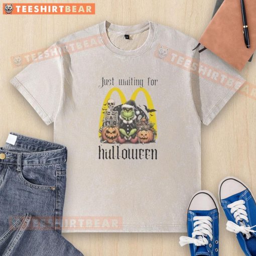 Alt Text: Top Grinch Halloween washed t-shirt from McDonald's, featuring a playful Grinch design perfect for festive wear.