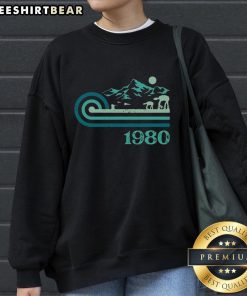 Top Retro Vintage Base 1980 Sweatshirt featuring classic design and vibrant colors, perfect for retro fashion lovers.