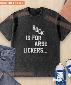 Casual washed t-shirt featuring 'Top Rock is for Arse Lickers' slogan, perfect for laid-back fashion enthusiasts.