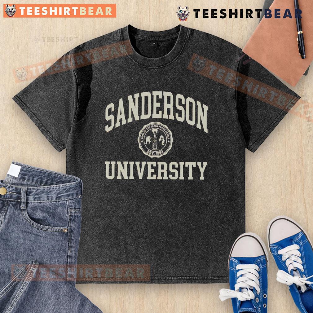 Top Sanderson University Washed T Shirt Top Sanderson University washed t-shirt in navy blue, featuring the university logo, perfect for casual wear.