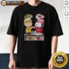 Alt Text: Top Snoopy and Charlie Brown Missouri Tigers x Kansas City Chiefs skyline t-shirt featuring iconic characters and city design.