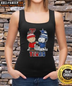 Alt Text: Top Snoopy and Charlie Brown Texas Tech Red Raiders X Dallas Cowboys skyline tank top for fans and collectors.
