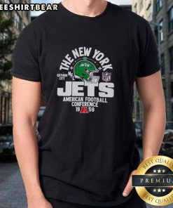 Alt Text: Top The New York Jets Gotham City American Football Conference 1959 helmet T-shirt featuring vintage design.