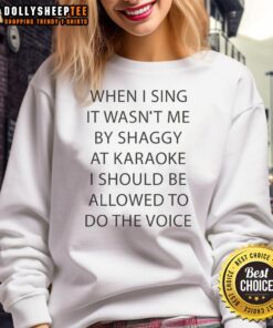 Person wearing 'Top When I Sing It Wasn't Me By Shaggy' karaoke sweatshirt, enjoying a fun karaoke night.