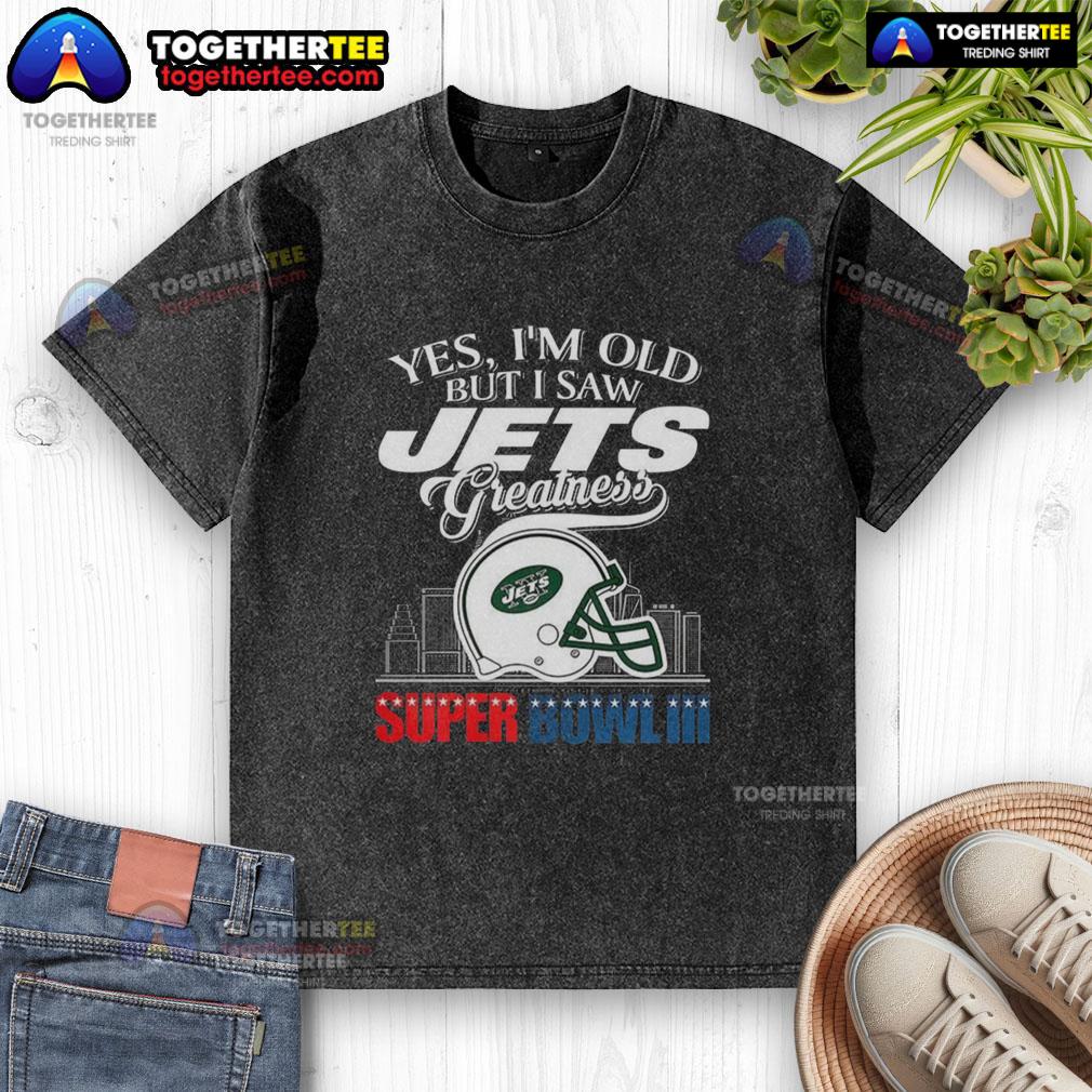 Top Yes I'm Old But I New York Jets Greatness Super Bowl Iii Helmet Skyline Washed T-Shirt Alt Text: Vintage New York Jets Super Bowl III helmet graphic on a washed t-shirt with a city skyline design.