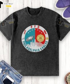 Top PFD Philadelphia Eagles Football Skyline Washed T-Shirt showcasing vibrant team logo and city skyline design.