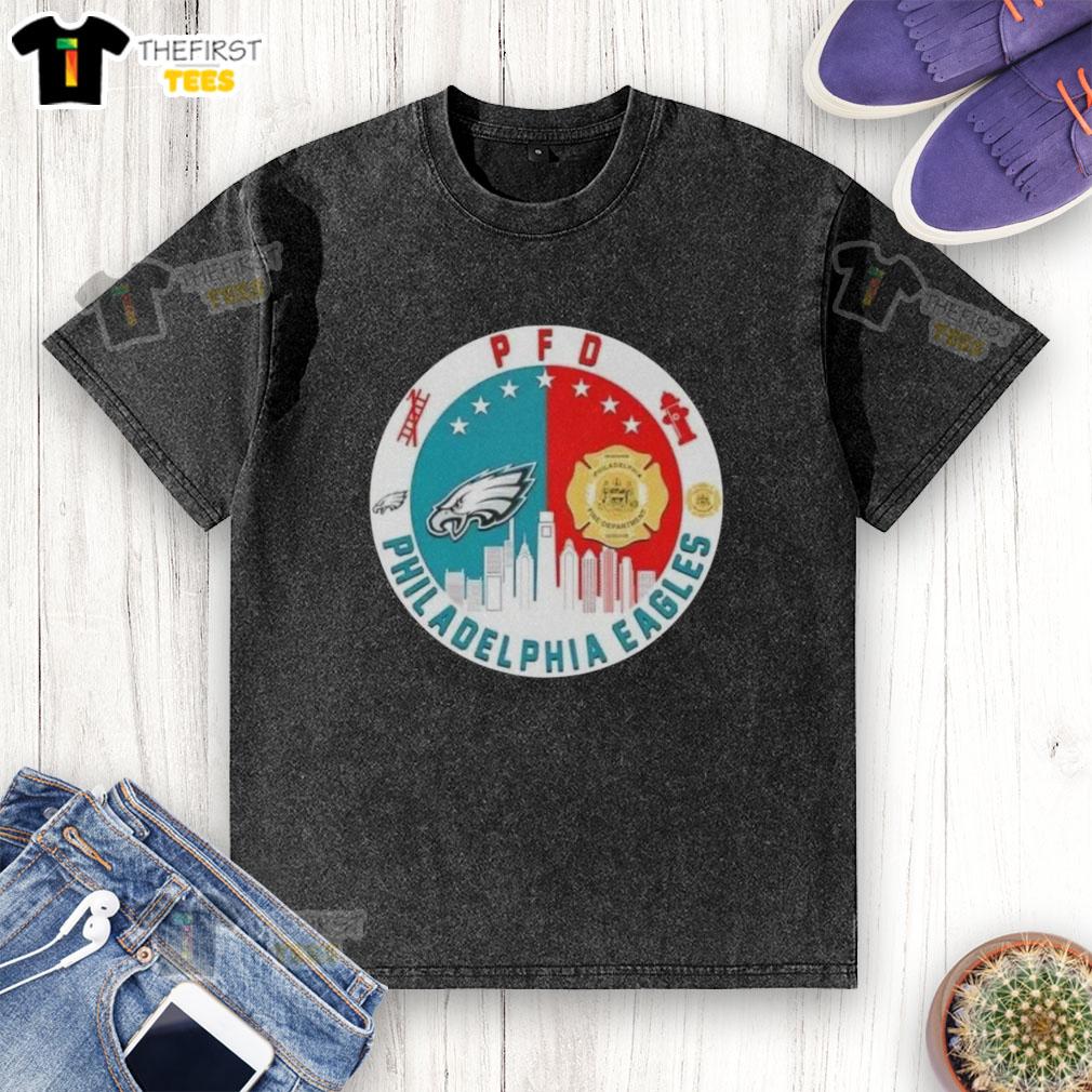 top-pfd-philadelphia-eagles-football-skyline-washed-t-shirt Top PFD Philadelphia Eagles Football Skyline Washed T-Shirt showcasing vibrant team logo and city skyline design.