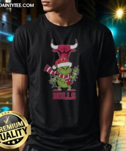 Awesome Chicago Bulls Christmas Grinch Santa Hat T-Shirt for Holiday 2025, perfect for festive basketball fans.