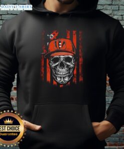 Awesome Cincinnati Bengals NFL skull hoodie with American flag design, perfect for football lovers and fans.