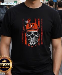 Awesome Cincinnati Bengals NFL skull graphic on an American flag T-shirt for football lovers.