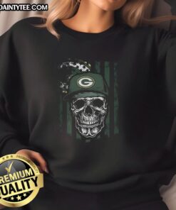 Awesome Green Bay Packers NFL skull sweatshirt featuring American flag design for football lovers.