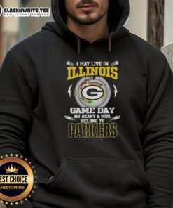Green Bay Packers hoodie showcasing team spirit, perfect for fans in Illinois on game day.