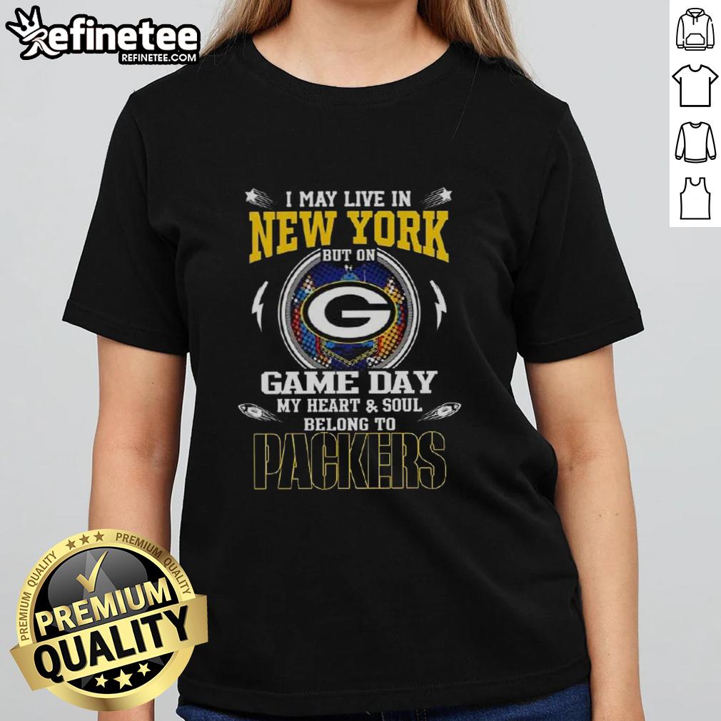 awesome-i-may-live-in-new-york-but-on-game-day-my-heart-and-soul-belongs-to-green-bay-packers-ladies-tee Green Bay Packers ladies tee featuring a fun design, perfect for fans living in New York on game day.
