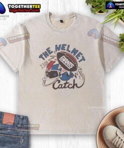 Awesome New York Giants Helmet Catch washed t-shirt featuring iconic play design for NFL fans and collectors.