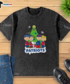 Awesome Peanuts Characters X New England Patriots Christmas washed t-shirt featuring festive designs and team logo.