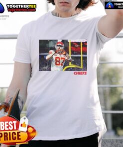 Awesome Travis Kelce Kansas City Chiefs Football Heart Signature T-Shirt featuring a stylish design for fans.