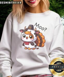 Adorable cute turkey and cow graphic on a funny Thanksgiving sweatshirt, perfect for holiday celebrations.