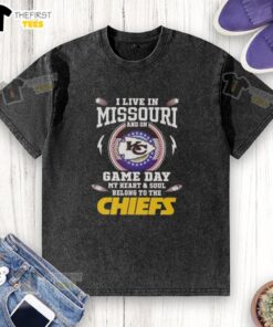 Good I Live In Missouri And On Game Day My Heart And Soul Belong To The Kansas City Chiefs washed t-shirt design.