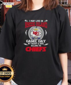Women's Kansas City Chiefs tee: Proudly supporting the Chiefs while living in Rhode Island on game day.