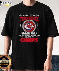 Alt Text: Tennessee fan wearing Kansas City Chiefs T-shirt on game day, showcasing team spirit and loyalty.