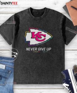 Good Kansas City Chiefs Football 'Never Give Up' Fight Cancer T-Shirt in vibrant colors, promoting awareness and support.