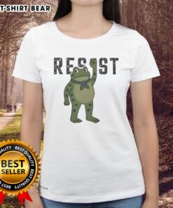 Good Resist Portland Frog Ladies Tee featuring a vibrant frog graphic and stylish design for eco-conscious fashion lovers.