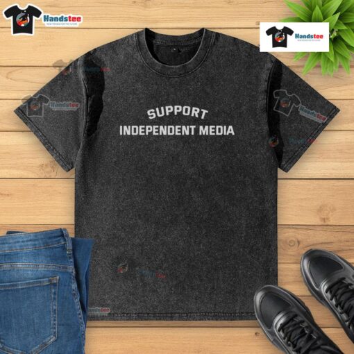 Good Support Independent Media washed t-shirt featuring a casual style and soft fabric, ideal for everyday wear.