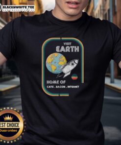 Retro space-themed T-shirt featuring cats, bacon, and the internet with 'Good Visit Earth' slogan, perfect for cat lovers.