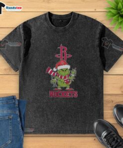 Happy Houston Rockets Christmas Grinch Santa Hat Holiday 2025 washed t-shirt, perfect for festive basketball fans.
