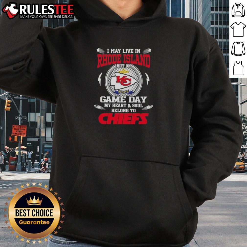 happy-i-may-live-in-rhode-island-but-on-game-day-my-heart-and-soul-belongs-to-kansas-city-chiefs-hoodie Cheerful fan in Kansas City Chiefs hoodie, expressing loyalty on game day, showcasing pride for the team in Rhode Island.