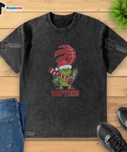 Happy Toronto Raptors Christmas Grinch in a Santa hat wearing a holiday 2025 washed t-shirt, perfect for festive fans.